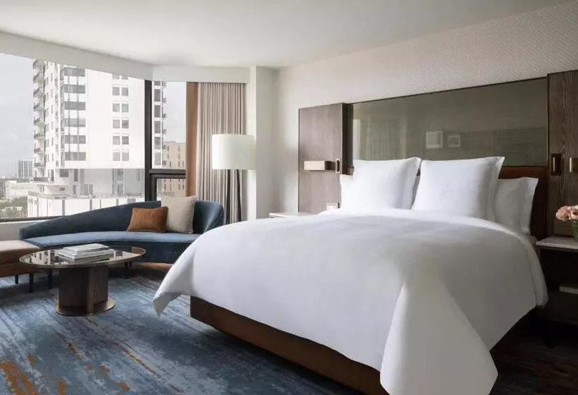 سوئیت برای معلولان, Four Seasons Hotel Houston