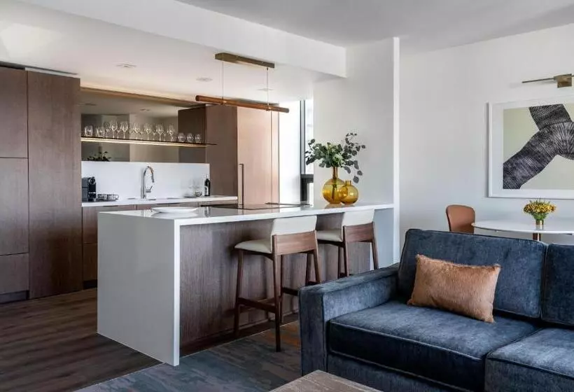 سوئیت پریمیوم, Four Seasons Hotel Houston