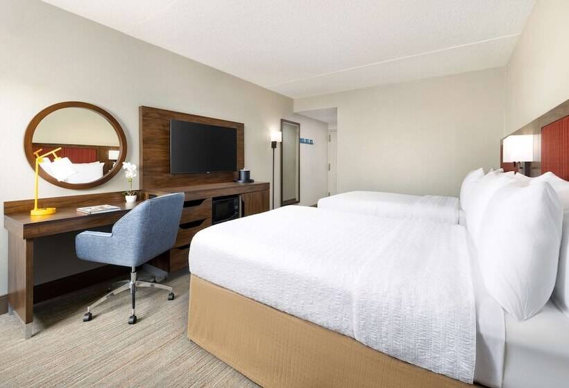 带2个双人床的标准工作室, Hampton Inn Long Island/islandia