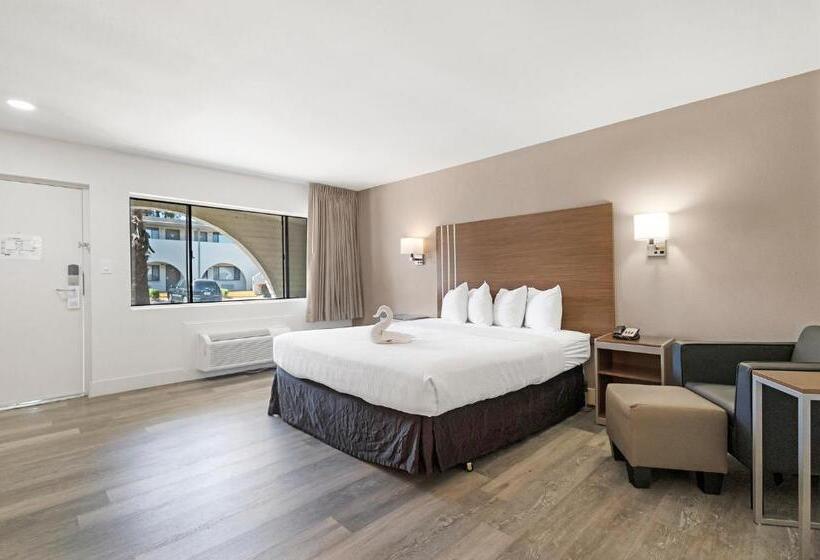 キングサイズベッドのスタンダードルーム, Heritage Inn Express Roseville