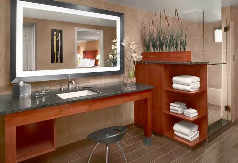 سوییت, Doubletree By Hilton Akron Fairlawn