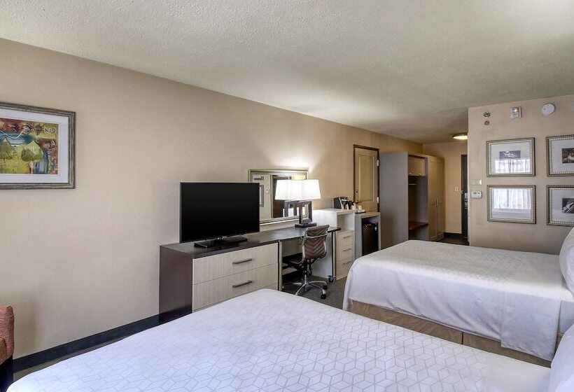 غرفه قياسيه سريرين مزدوجين, Holiday Inn & Suites Atlanta Airport North, An Ihg