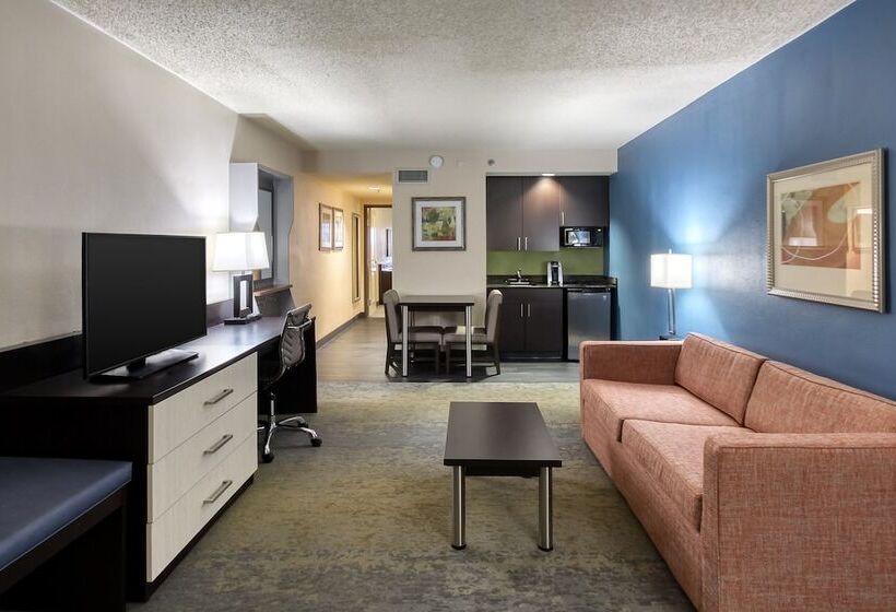 Suite, Holiday Inn & Suites Atlanta Airport North, An Ihg