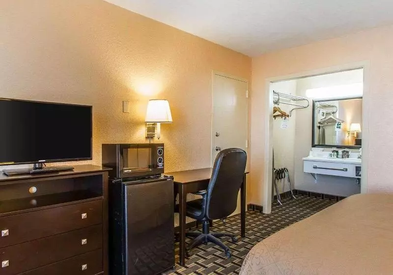 Standard-huone King-vuode, Quality Inn Ada Near University
