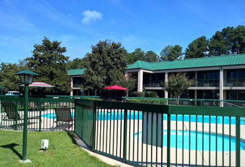 חדר סטנדרט עם מיטת קינג, Ramada By Wyndham & Suites Warner Robins