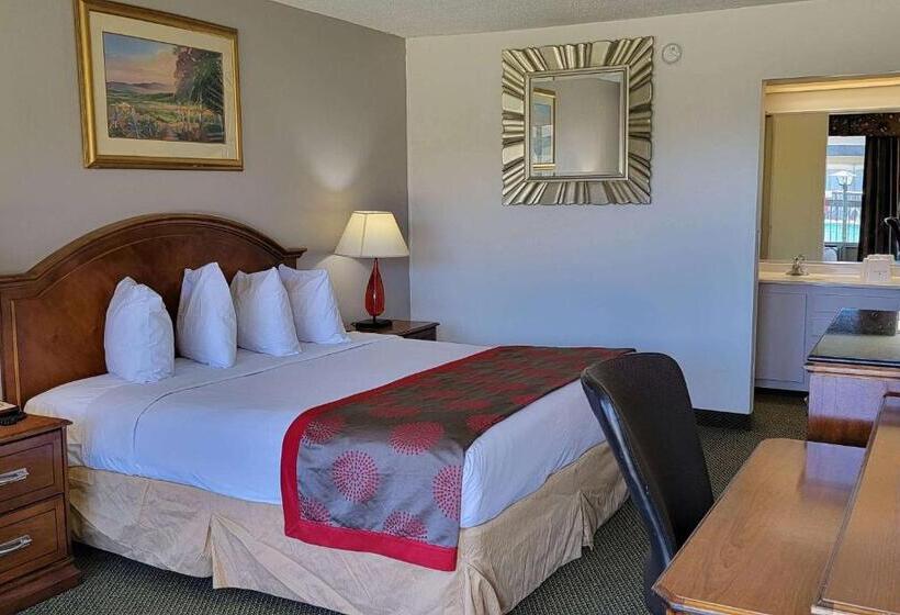 キングサイズベッドのスタンダードルーム, Ramada By Wyndham & Suites Warner Robins