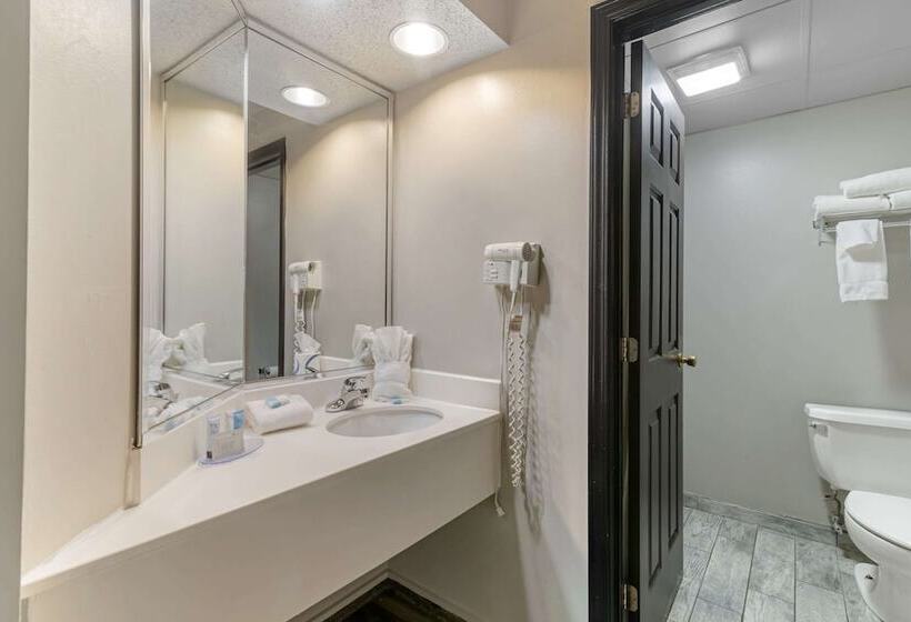 带2个双人床的标准工作室, Green Granite Inn, Ascend Hotel Collection