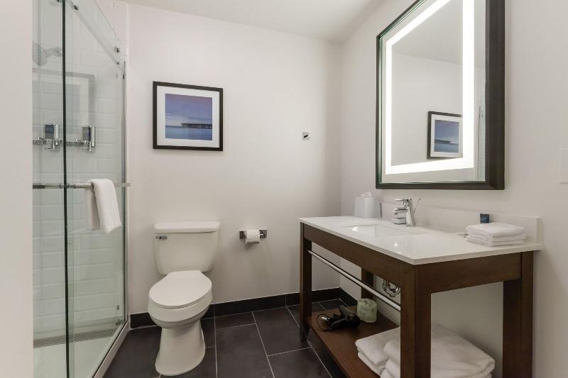 اتاق استاندارد با تخت بزرگ, Clarion Hotel & Conference Center Myrtle Beach