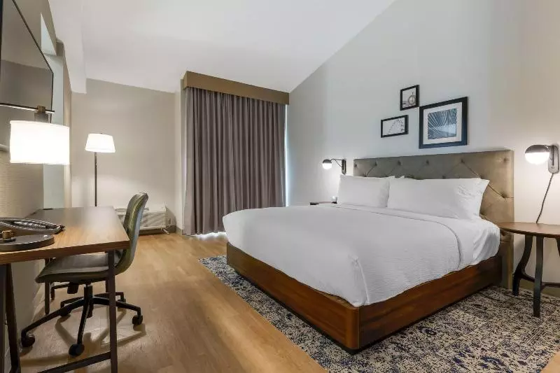 キングサイズベッドのスタンダードルーム, Clarion Hotel & Conference Center Myrtle Beach