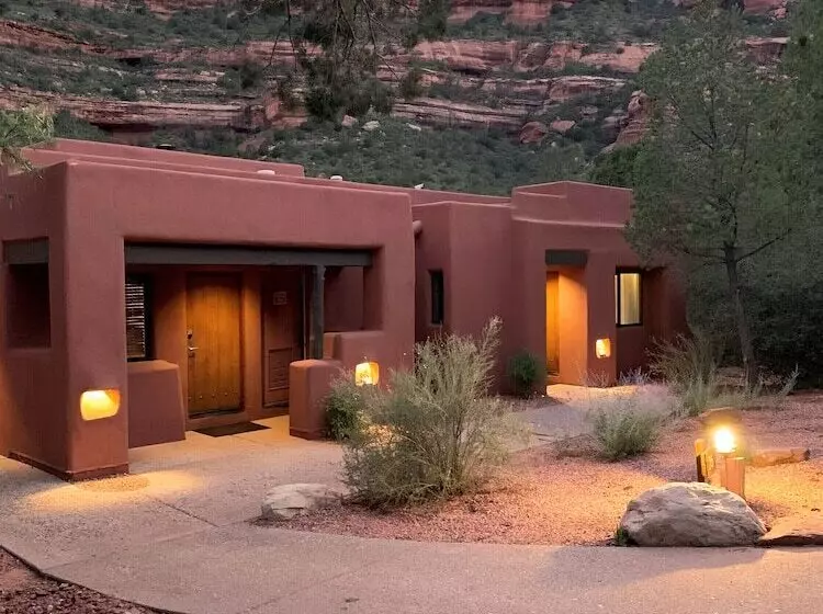 استودیوی استاندارد, Enchantment Resort