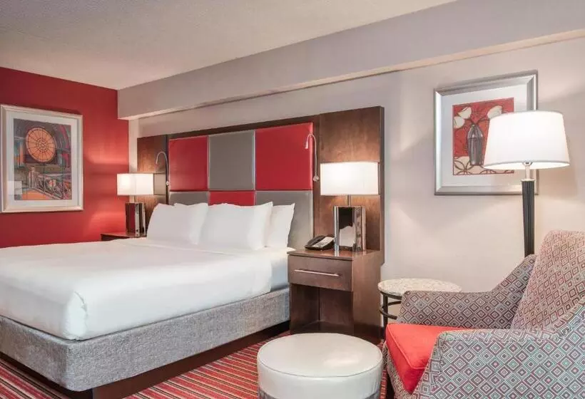 キングサイズベッドのスタンダードルーム, Crowne Plaza Indianapolis Dwtn Union Stn, An Ihg