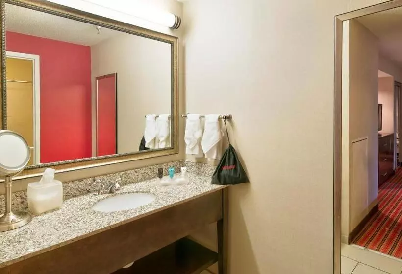 キングサイズベッドのエクゼクティブルーム, Crowne Plaza Indianapolis Dwtn Union Stn, An Ihg