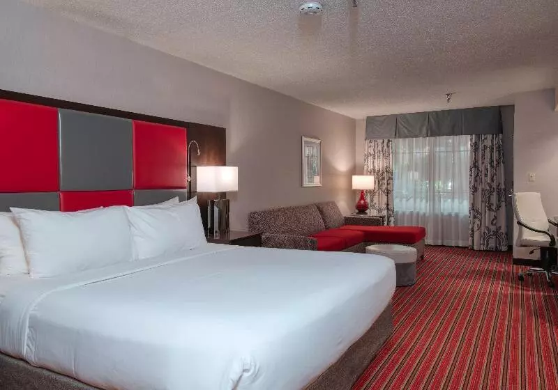 キングサイズベッドのスタンダードルーム, Crowne Plaza Indianapolis Dwtn Union Stn, An Ihg