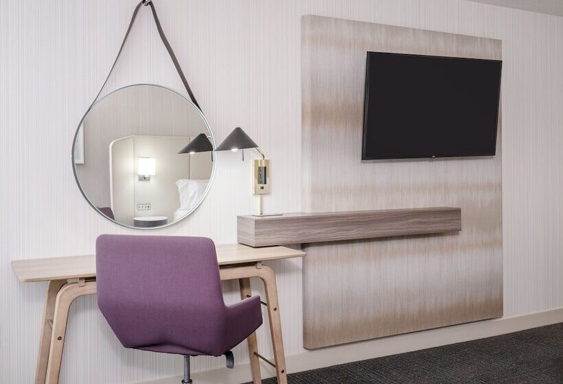 חדר סטנדרט שתי מיטות זוגיות, Crowne Plaza Indianapolis Airport, An Ihg