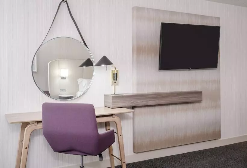 ２ダブルベッドのスタンダードルーム, Crowne Plaza Indianapolis Airport, An Ihg