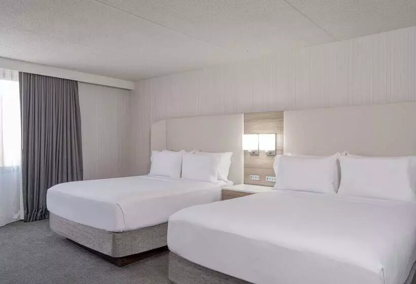 ２ダブルベッドのスタンダードルーム, Crowne Plaza Indianapolis Airport, An Ihg