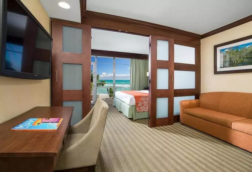 سوئیت با چشم‌انداز, Newport Beachside Hotel & Resort