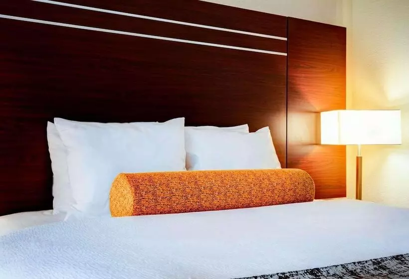 ２ダブルベッドのスタンダードルーム, Radisson Hotel Southfield Detroit
