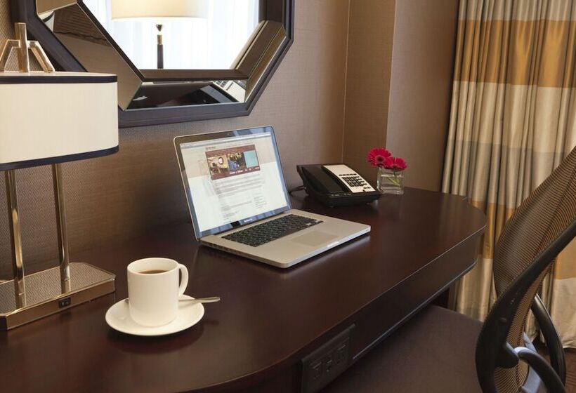 ２ダブルベッドのスタンダードルーム, The Plaza Hotel Columbus At Capitol Square