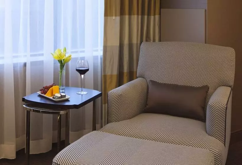 اتاق استاندارد با 2 تخت دوبل, The Plaza Hotel Columbus At Capitol Square
