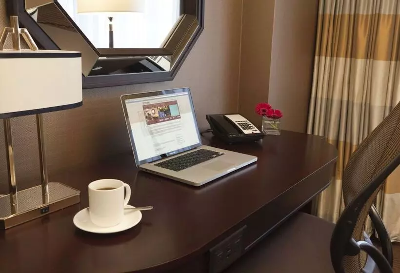 اتاق کلاب, The Plaza Hotel Columbus At Capitol Square