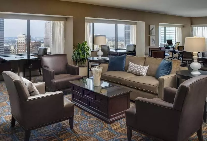 اتاق کلاب, The Plaza Hotel Columbus At Capitol Square