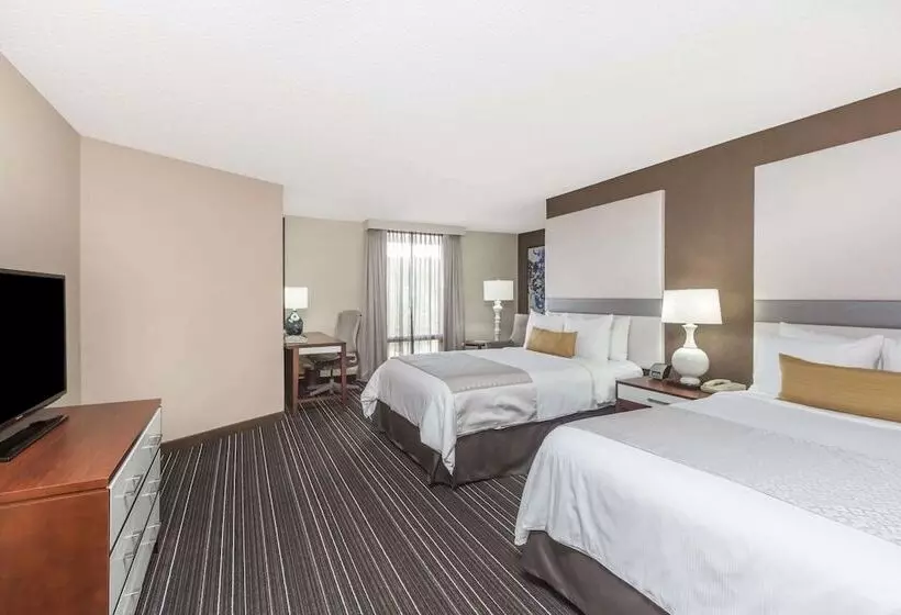 ２ダブルベッドのスタンダードルーム, Sonesta Atlanta Northwest Marietta   The Battery