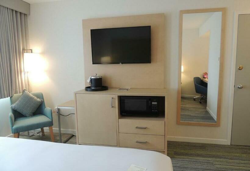 جناح جونيور, The Inn At Longwood Medical