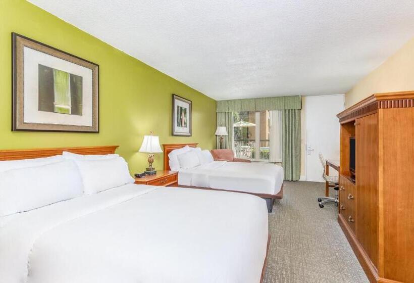 غرفة قياسية مطلّة علي حمام السباحة, Ocean Breeze Inn Vero Beach