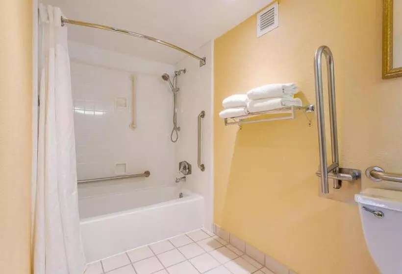 身障者適用キングサイズベッドルーム, Ocean Breeze Inn Vero Beach