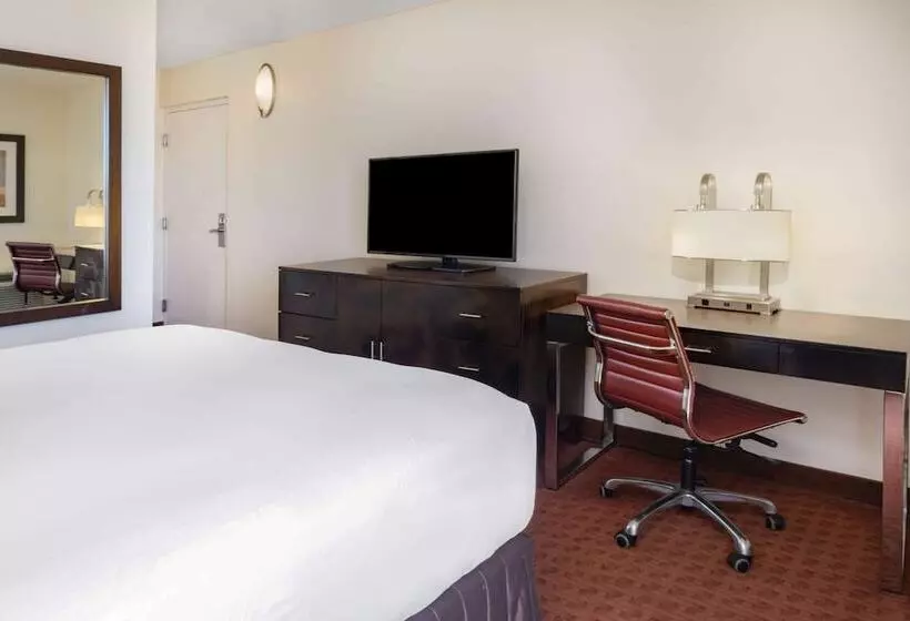 Standard-invahuone Parivuode, Wyndham Sacramento