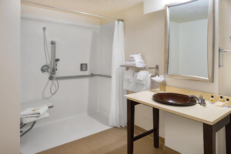 适合残疾人士使用的带超级大床的标准间, Wyndham Sacramento