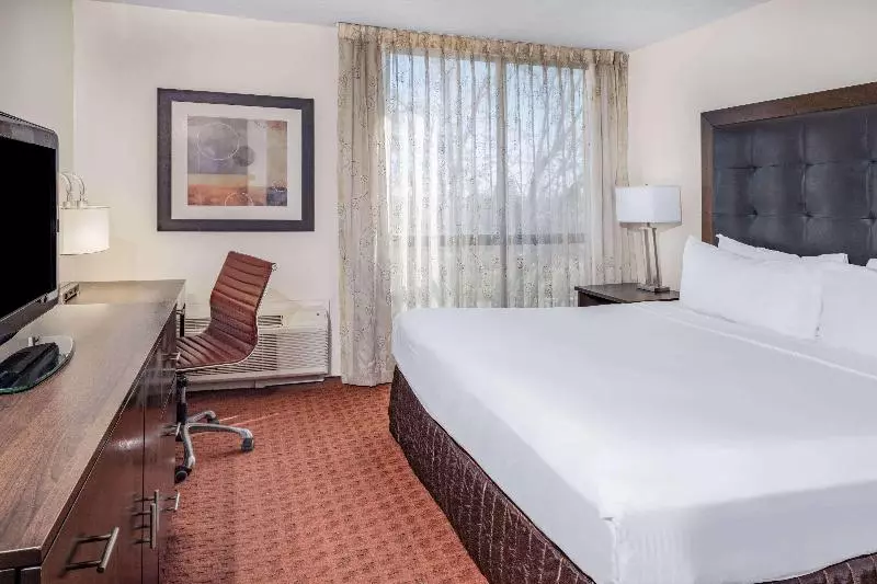 Deluxe-sviitti, Wyndham Sacramento