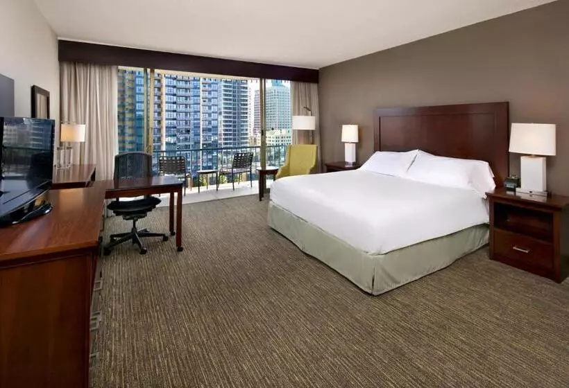 اتاق استاندارد با تخت بزرگ برای معلولان, Wyndham San Diego Bayside