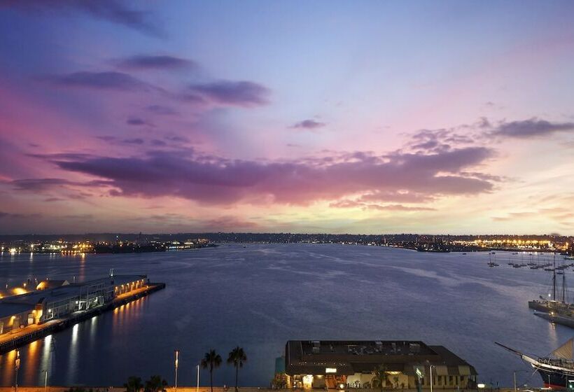 Люкс Премиум, Wyndham San Diego Bayside