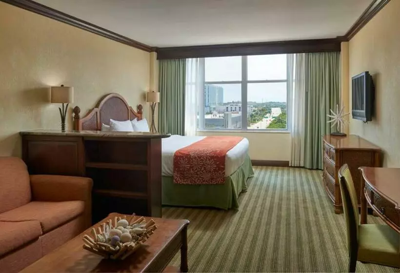 مجموعه ویستا شهر, Newport Beachside Hotel & Resort