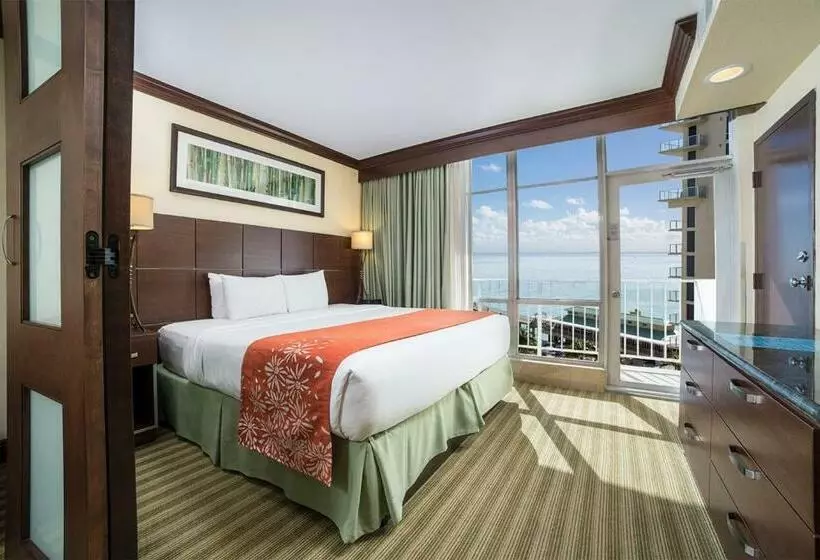 سوییت با چشم‌انداز جانبی دریا, Newport Beachside Hotel & Resort