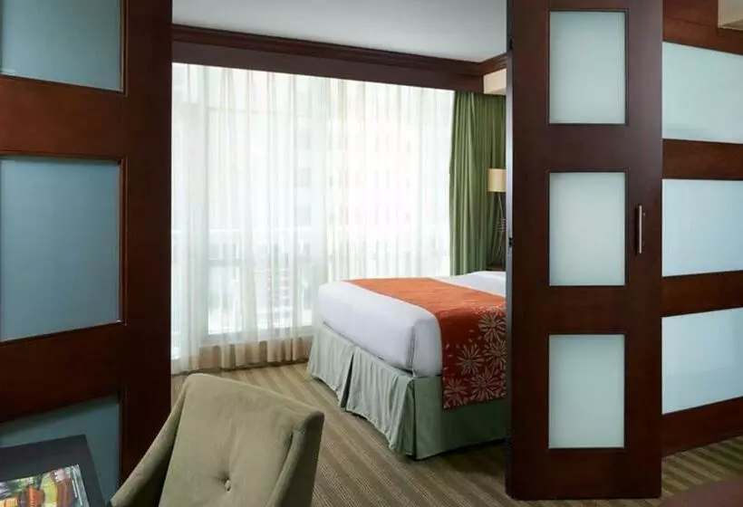 سوییت با چشم‌انداز جانبی دریا, Newport Beachside Hotel & Resort