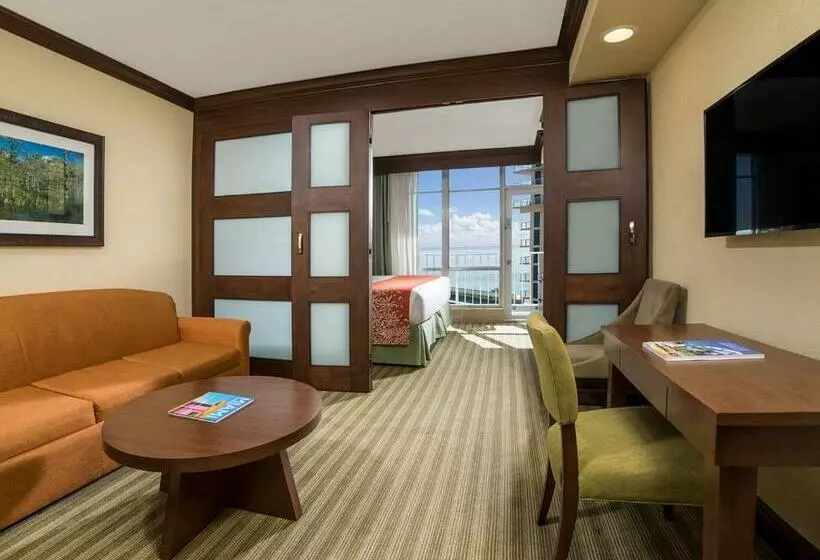 سوییت با چشم‌انداز جانبی دریا, Newport Beachside Hotel & Resort