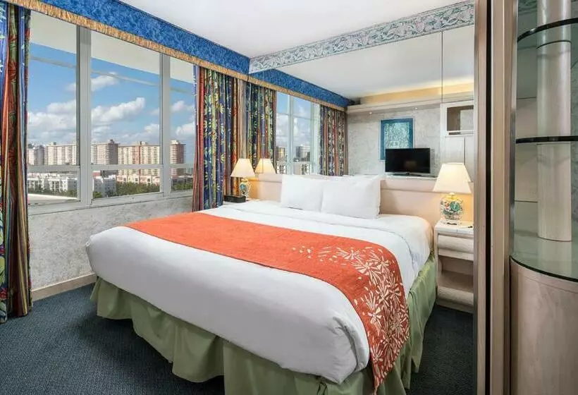 سوئیت کلاسیک, Newport Beachside Hotel & Resort