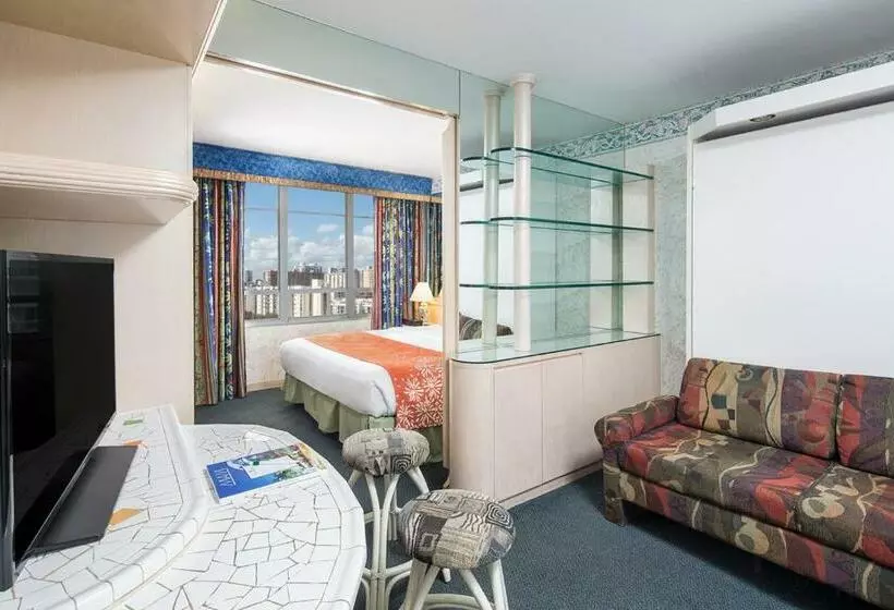 سوئیت کلاسیک, Newport Beachside Hotel & Resort