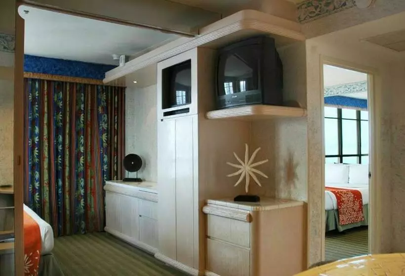 سوئیت کلاسیک, Newport Beachside Hotel & Resort