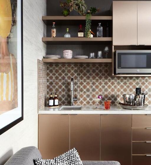 주니어 스위트 킹사이즈 침대, THesis Hotel Miami Coral Gables, Curio Collection by Hilton