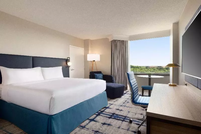 キングサイズベッドのスタンダードルーム, Crowne Plaza College Park  Washington Dc