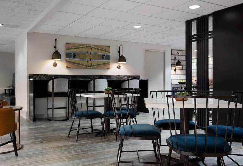 带2个双人床的标准工作室, Des Moines Marriott Downtown