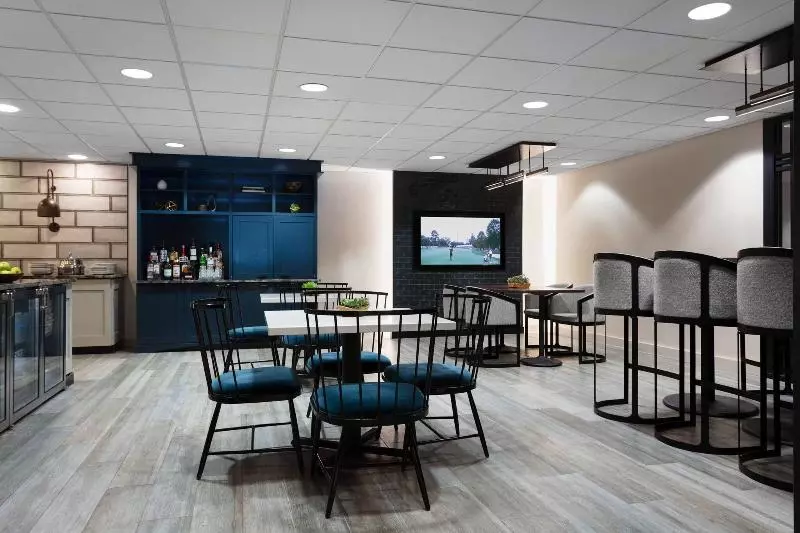اتاق استاندارد با تخت بزرگ, Des Moines Marriott Downtown