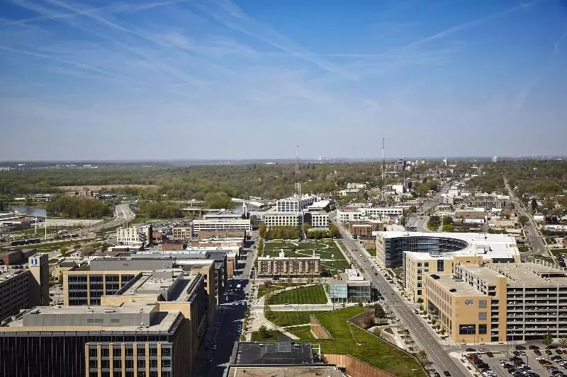اتاق استاندارد با تخت بزرگ, Des Moines Marriott Downtown