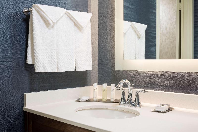 스탠다드 룸 킹사이즈 침대, Doubletree By Hilton Boston  Andover