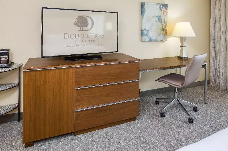 キングサイズベッドのスタンダードルーム, Doubletree By Hilton Boston  Andover