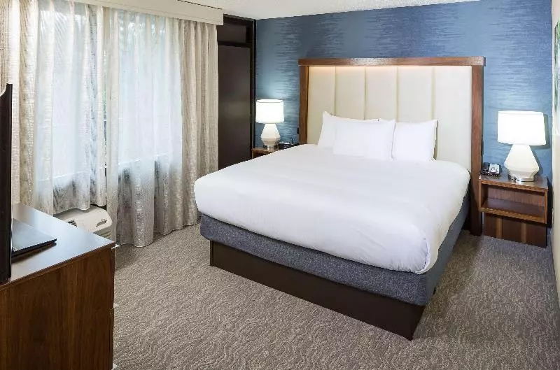 キングサイズベッドのスタンダードルーム, Doubletree By Hilton Boston  Andover